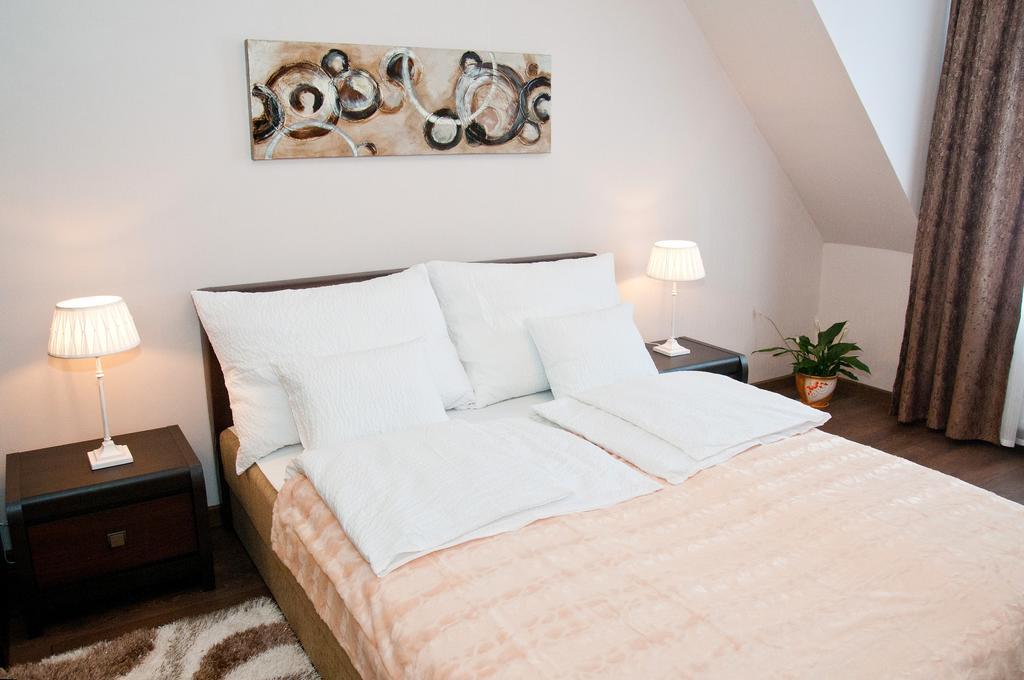 Ametiszt Apartman Heviz Ngoại thất bức ảnh