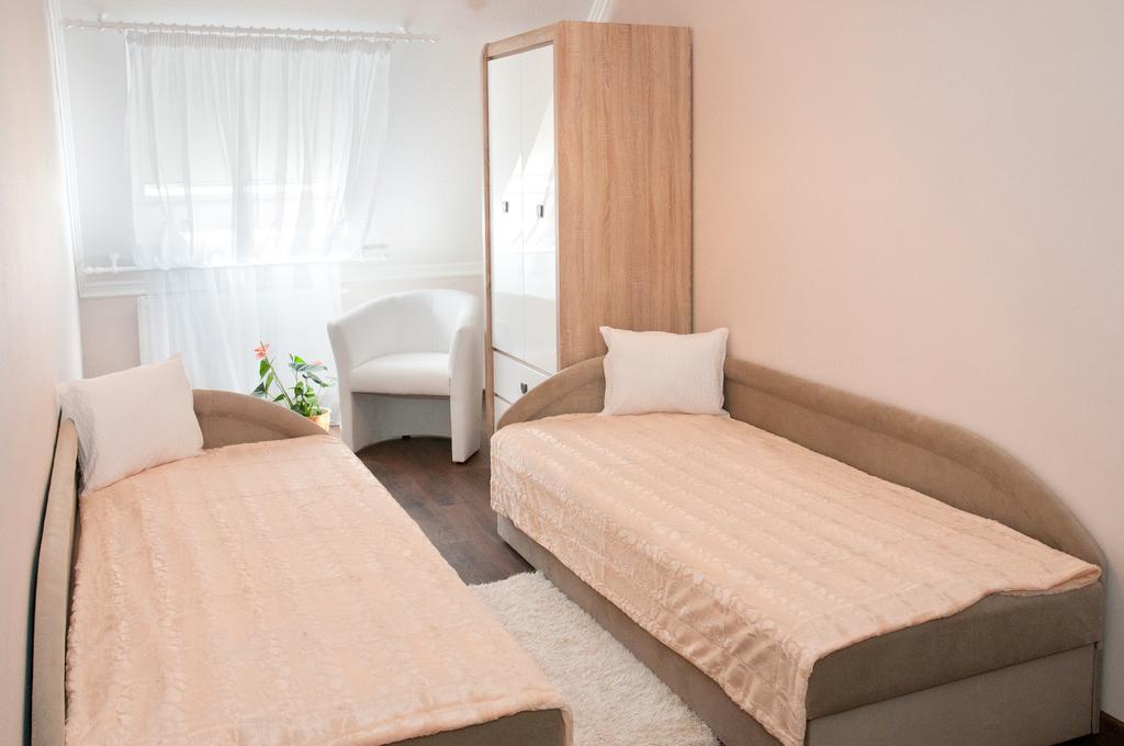 Ametiszt Apartman Heviz Ngoại thất bức ảnh